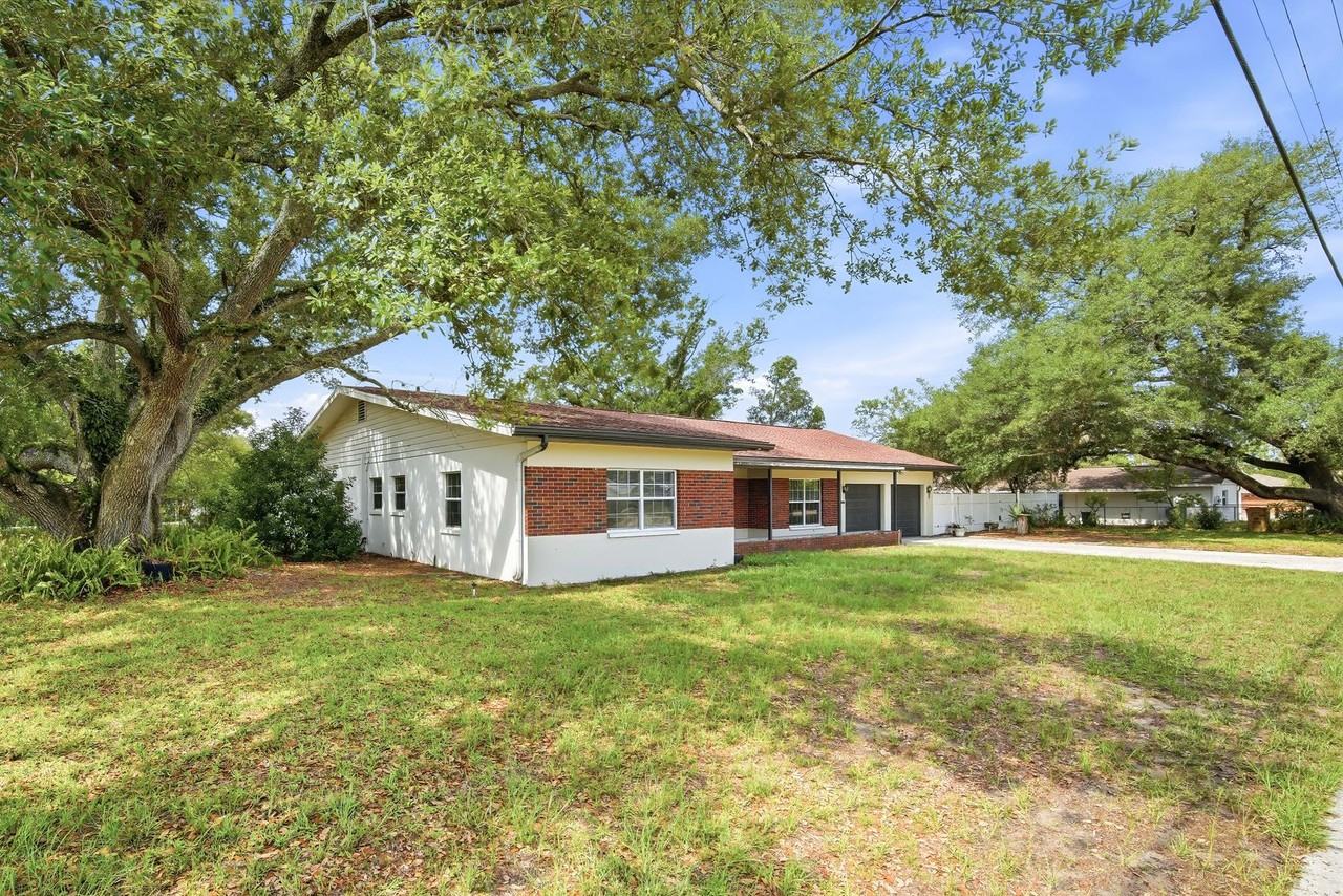 6121 Whiteway Dr - Photo 2 of 26