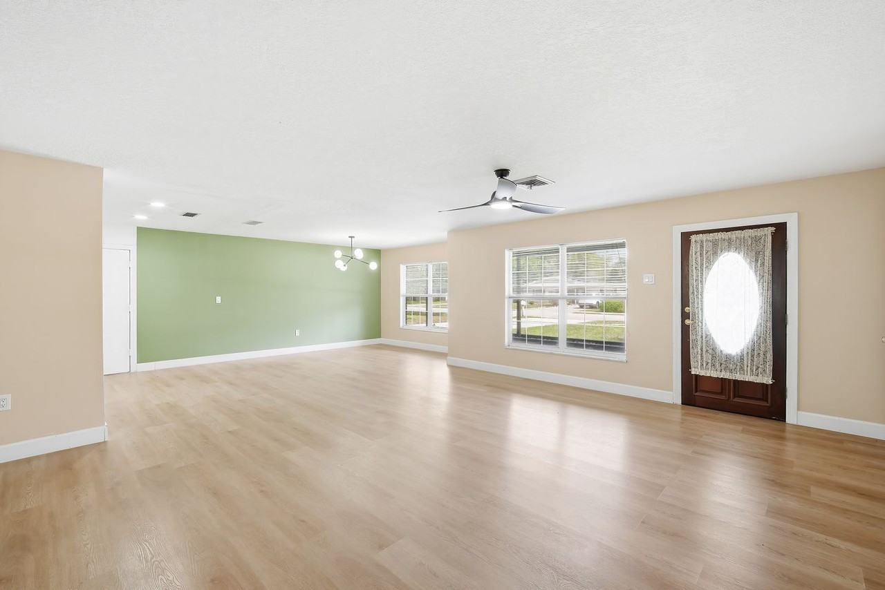 6121 Whiteway Dr - Photo 4 of 26