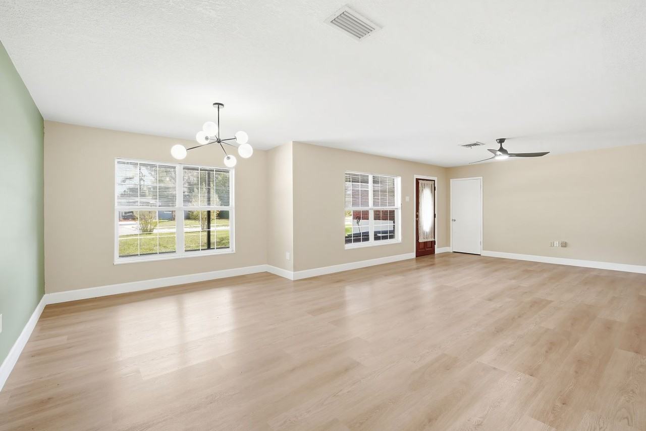 6121 Whiteway Dr - Photo 5 of 26