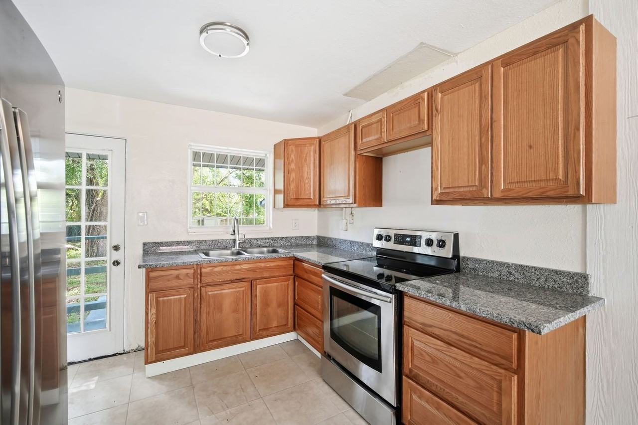 6209 N 43rd St - Photo 5 of 20