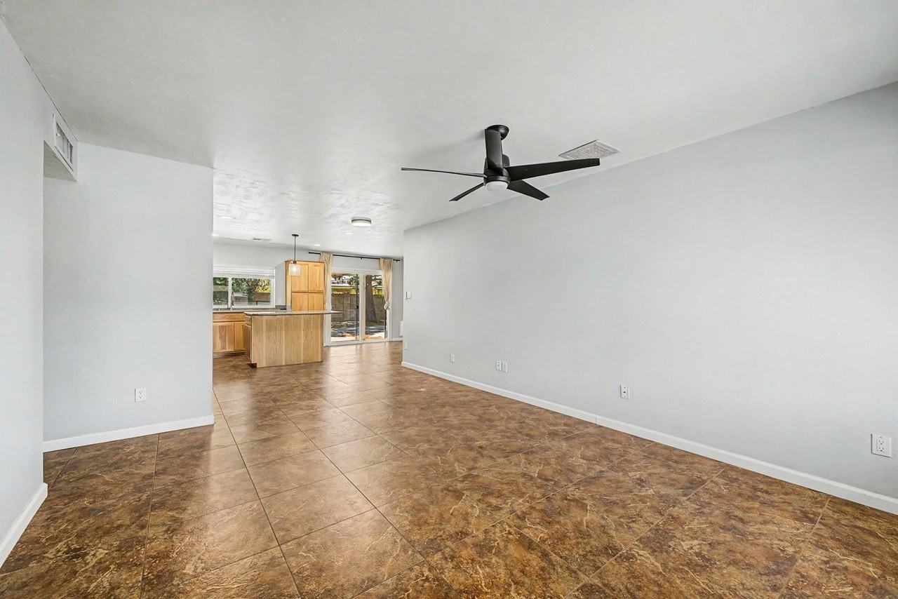 855 W Lindner Ave - Photo 4 of 32