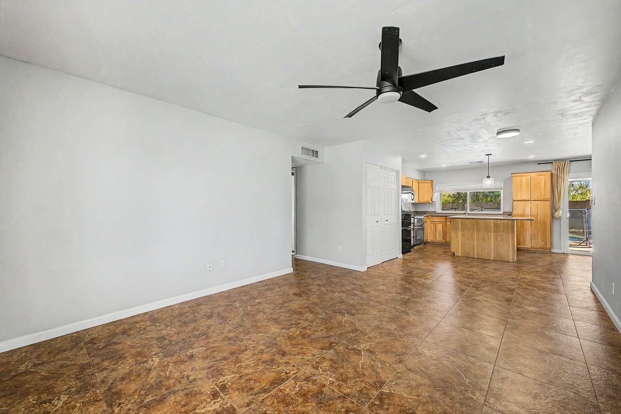 855 W Lindner Ave - Photo 7 of 32