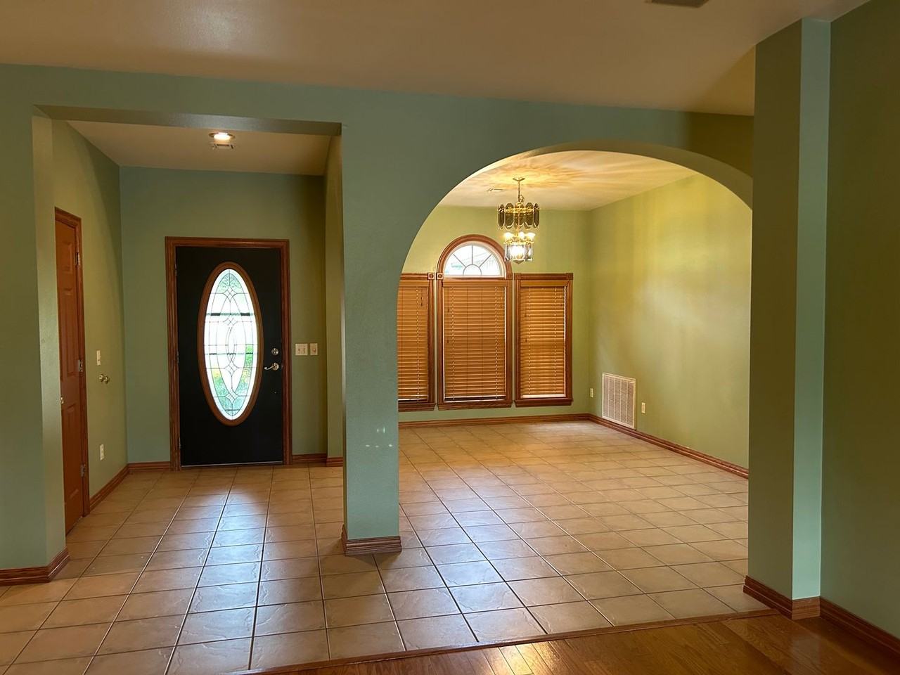 599 S Main St - Photo 4 of 39