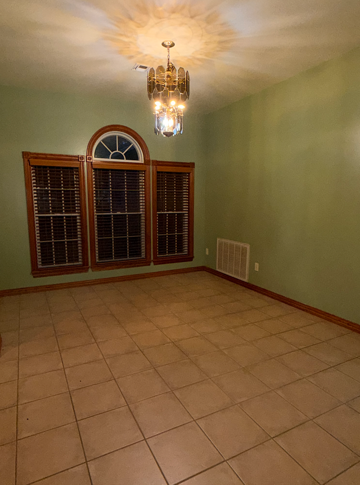 599 S Main St - Photo 5 of 39