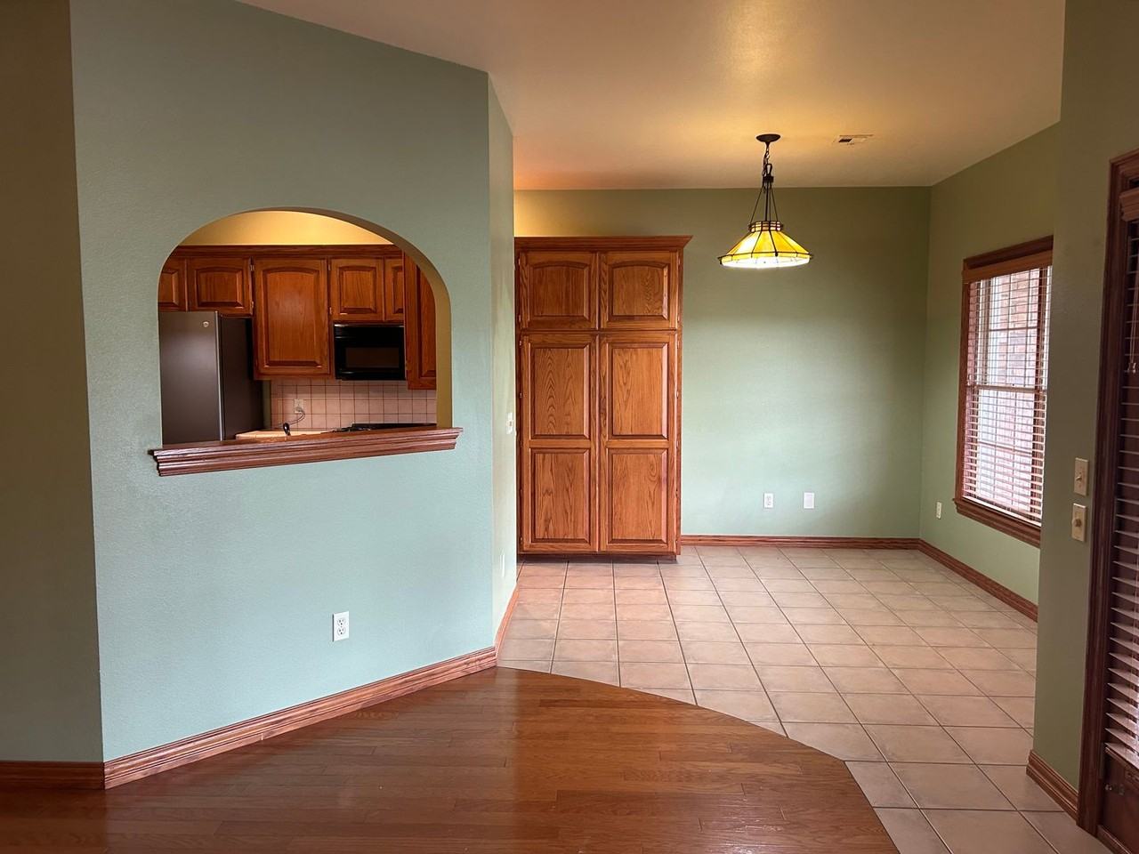 599 S Main St - Photo 6 of 39