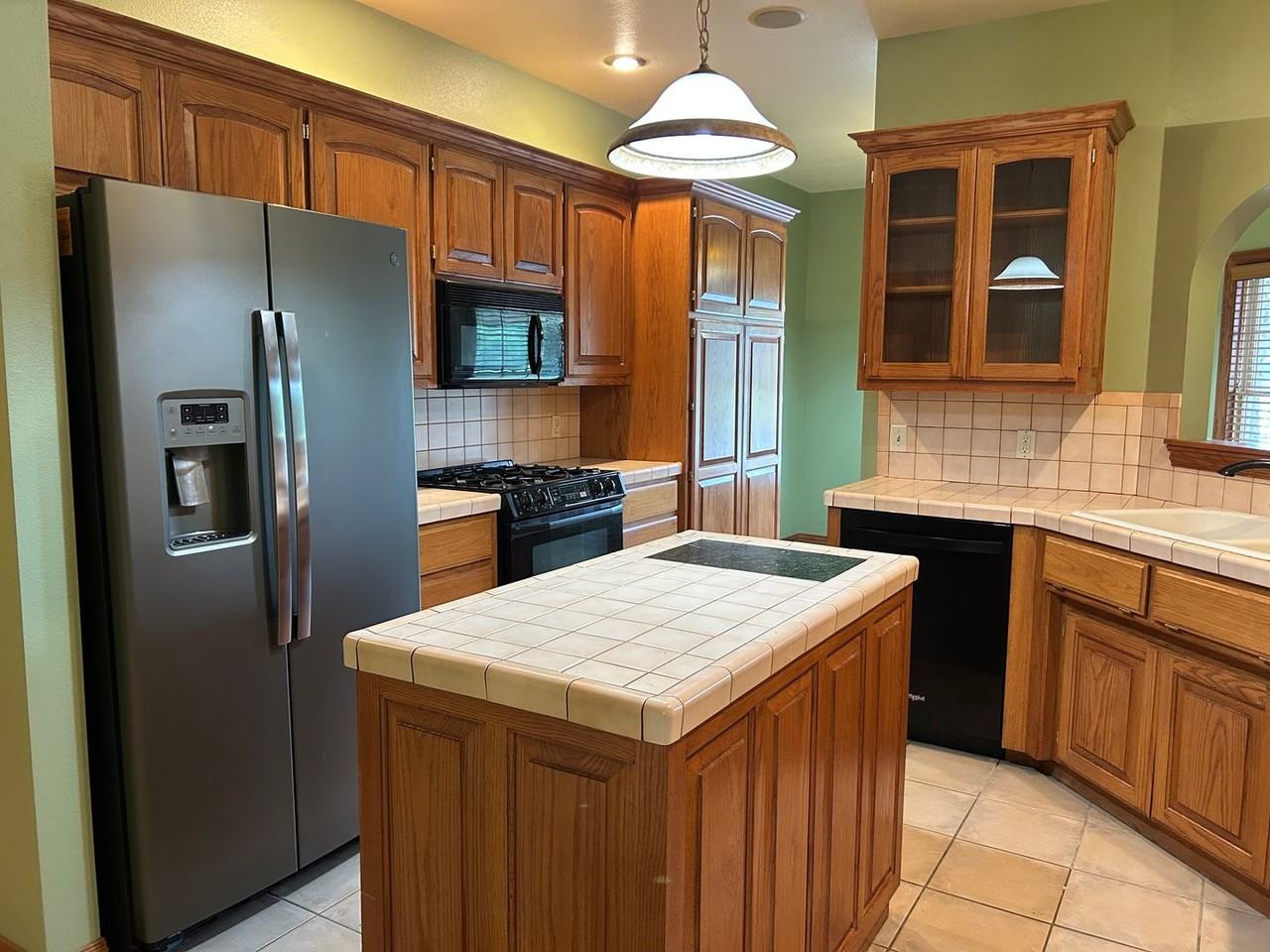 599 S Main St - Photo 7 of 39