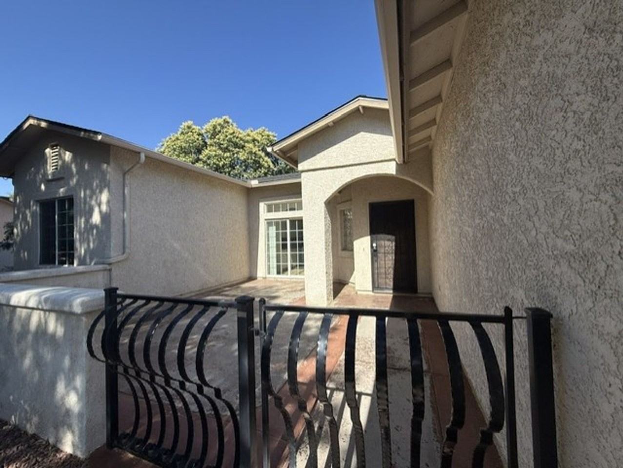1296 S Monte Tesoro Dr - Photo 2 of 34