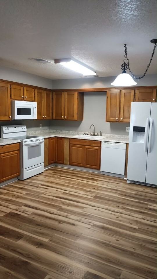 2620 Maple Ave - Photo 2 of 11