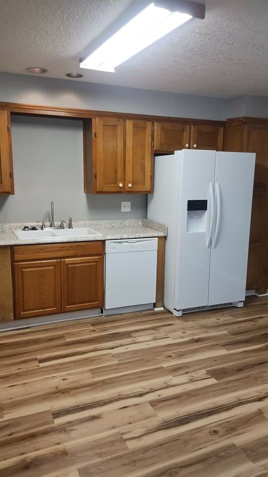 2620 Maple Ave - Photo 3 of 11