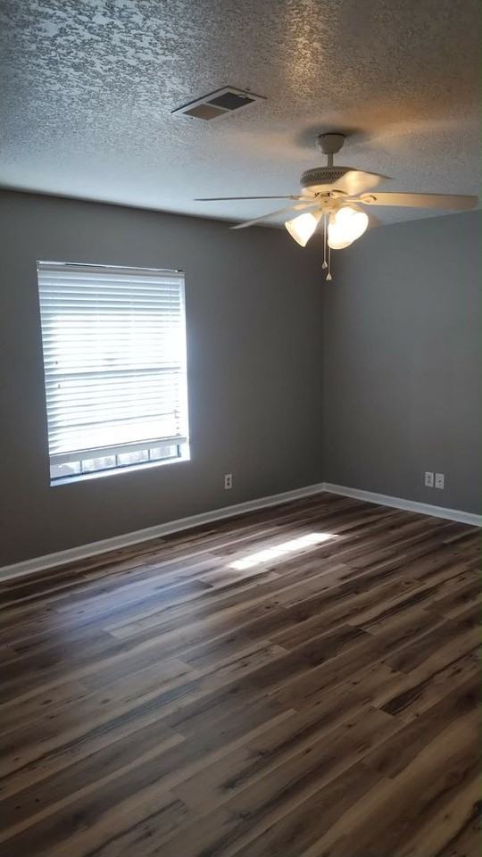 2620 Maple Ave - Photo 5 of 11