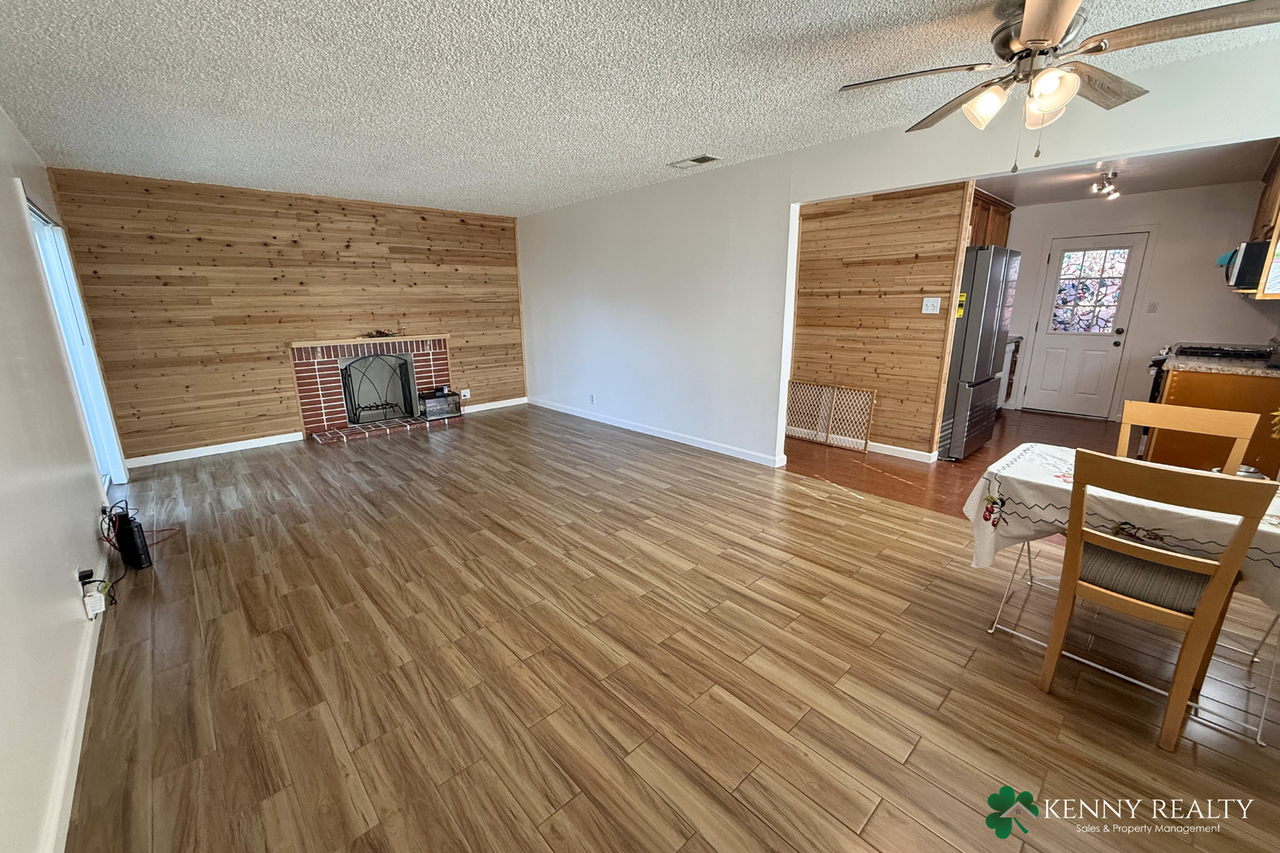 925 Newman Dr - Photo 2 of 22