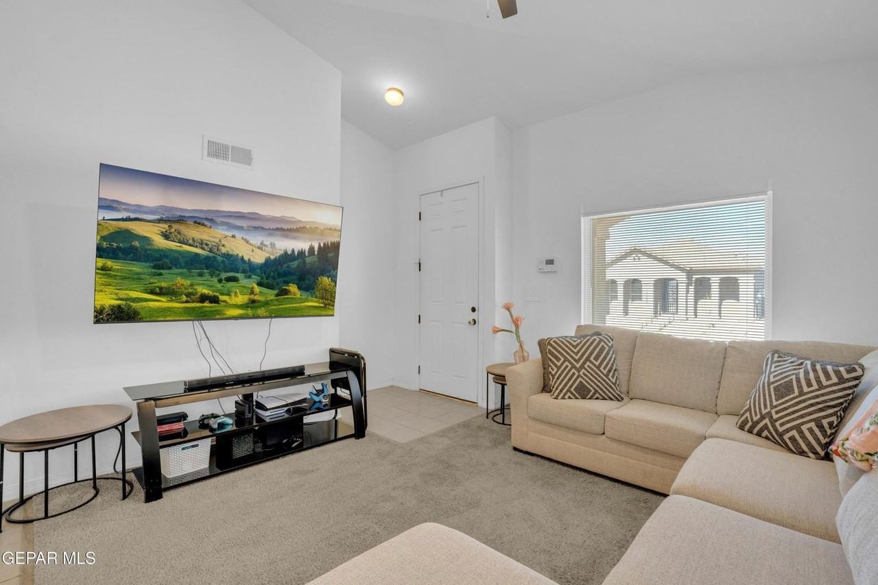 14364 Nick Drahos Ln - Photo 3 of 34