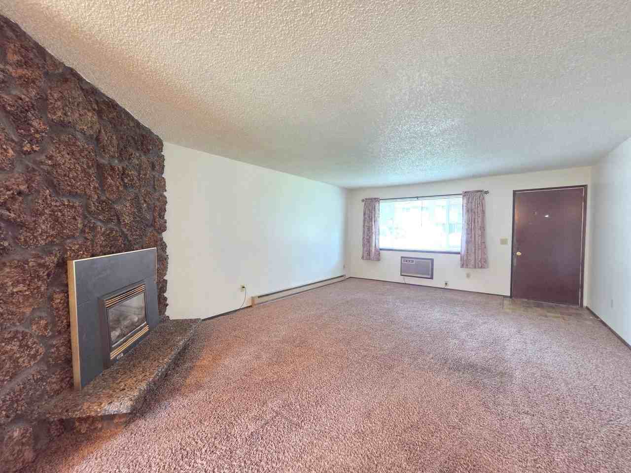 1318 S Robinhood St - Photo 4 of 20