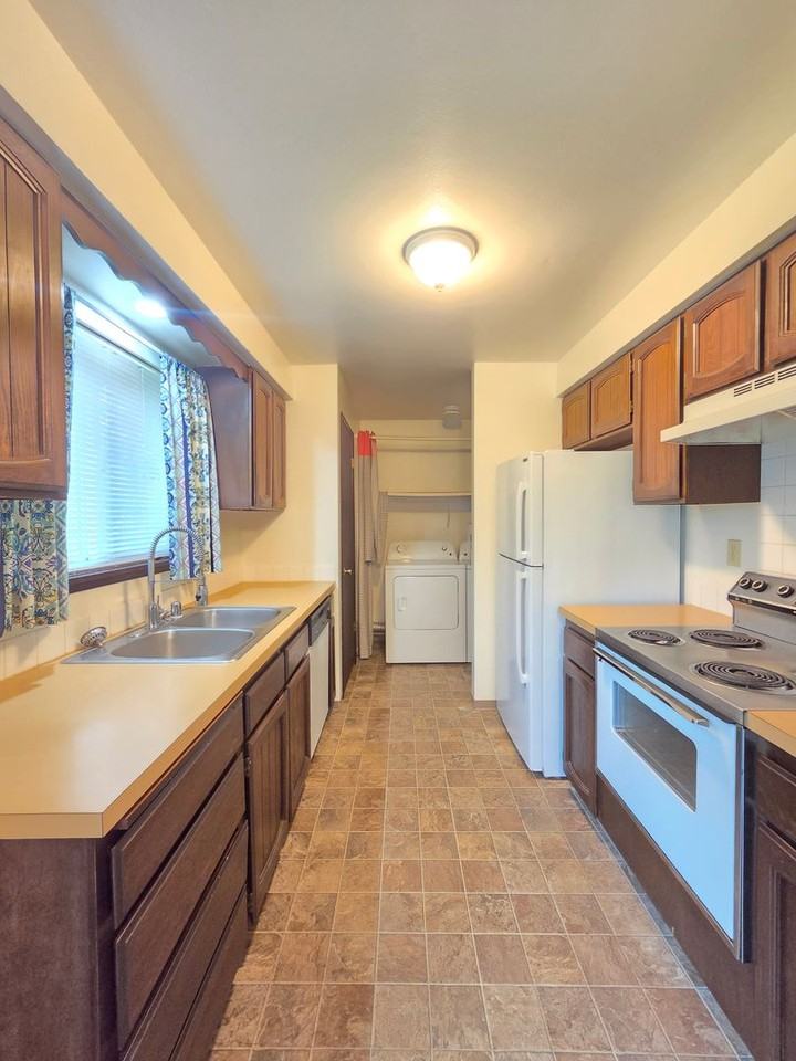 1318 S Robinhood St - Photo 7 of 20