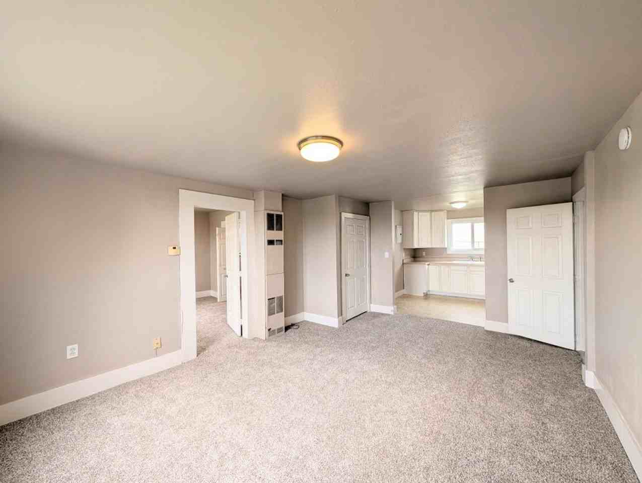 1020 Wall St - Photo 3 of 12