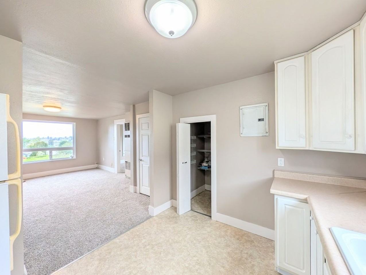 1020 Wall St - Photo 4 of 12