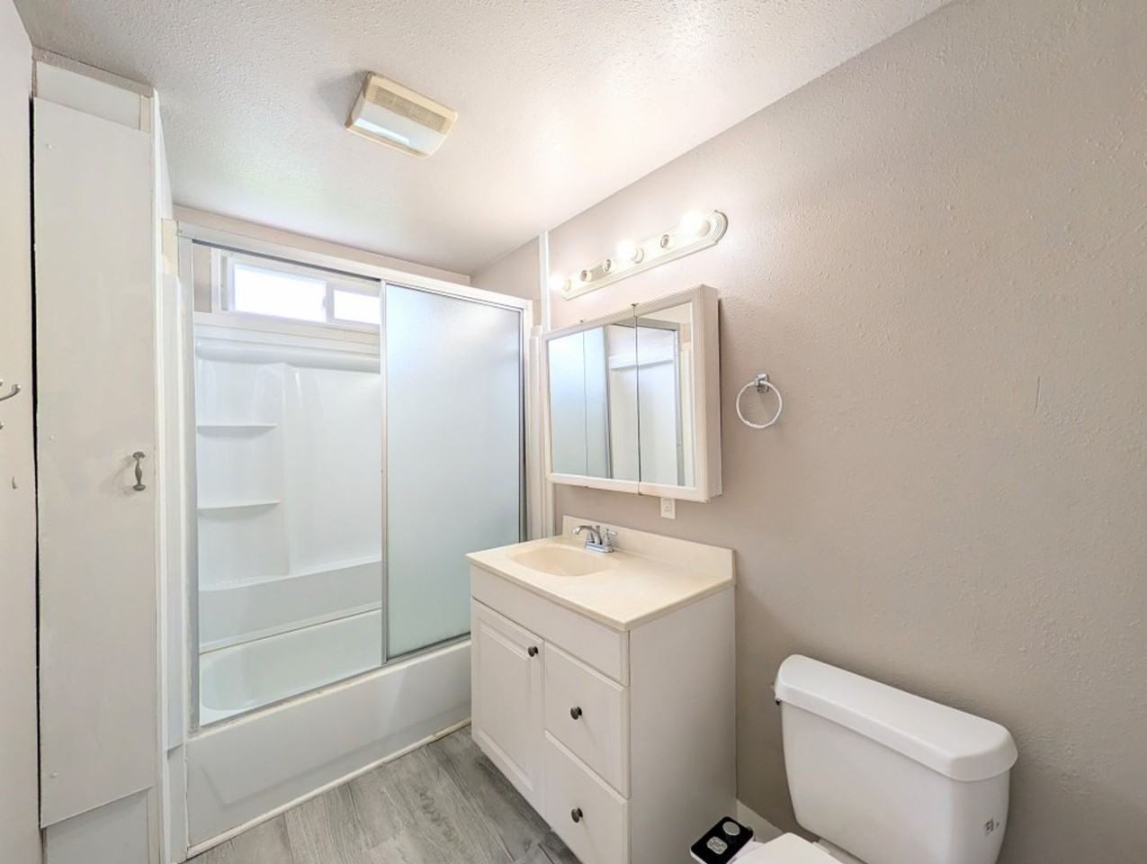 1020 Wall St - Photo 6 of 12