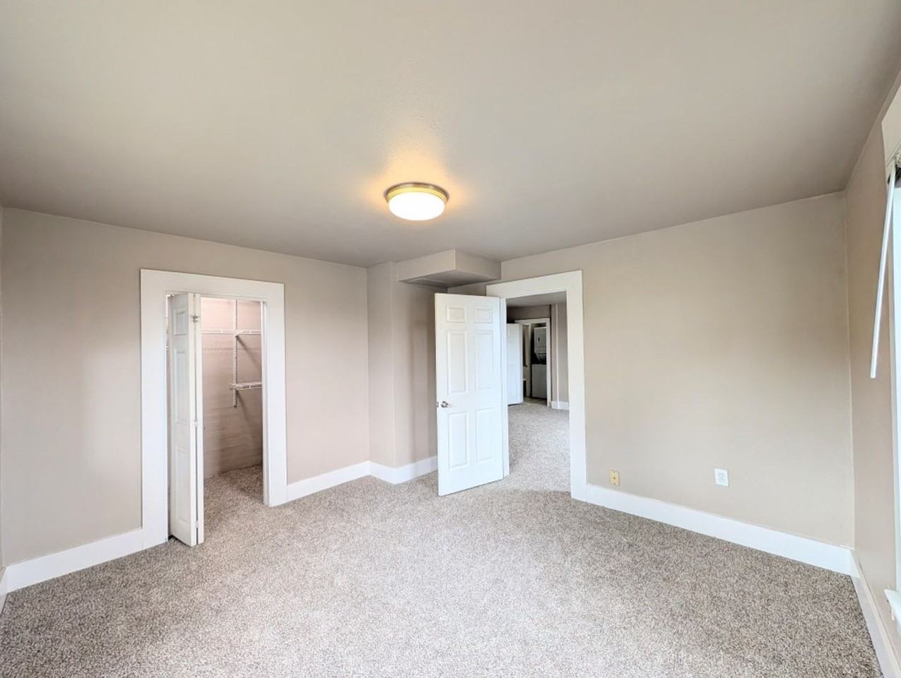 1020 Wall St - Photo 7 of 12