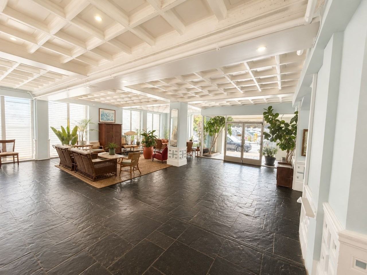 634 S Gramercy Pl - Photo 7 of 9