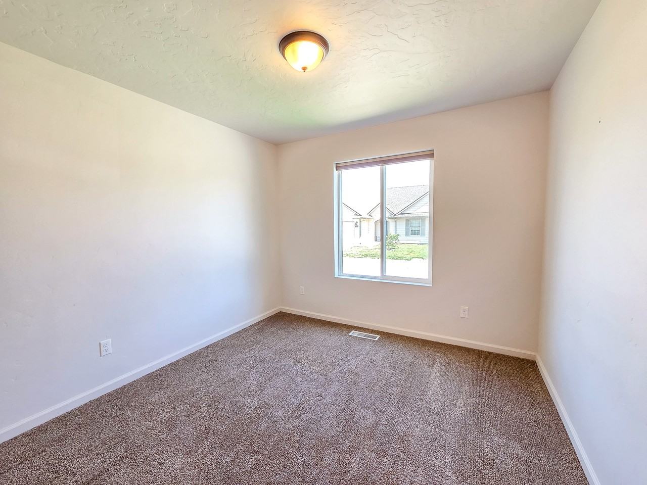 262 Ash Loop #1 - Photo 6 of 12