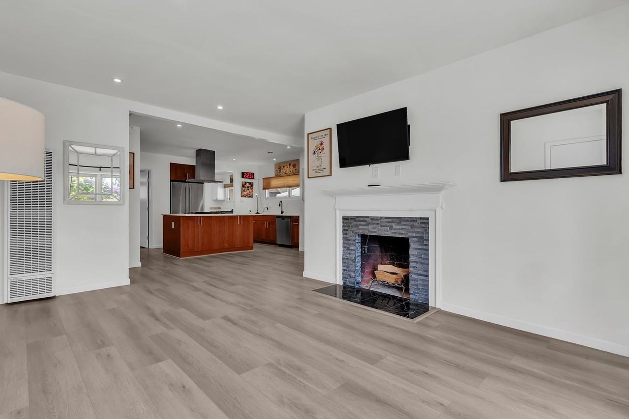 6415 W 87th St - Photo 3 of 26