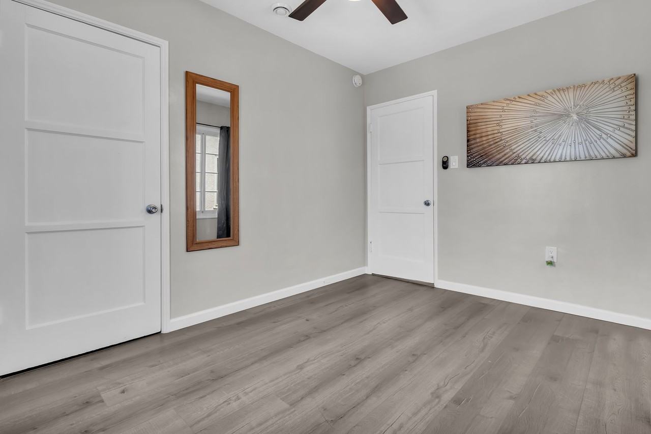 6415 W 87th St - Photo 4 of 26