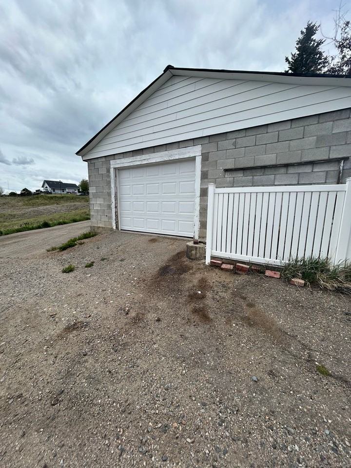 801 N Montana St - Photo 2 of 25