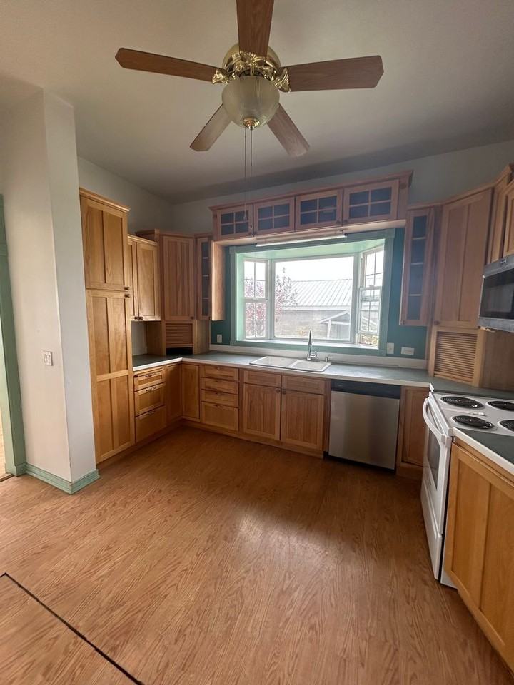 801 N Montana St - Photo 6 of 25