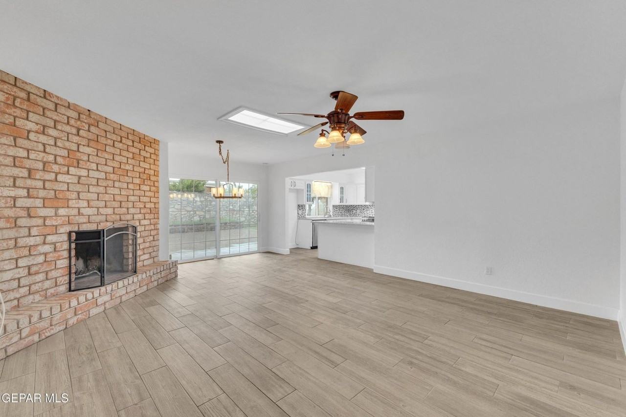 19004 Bremerton Dr - Photo 3 of 50