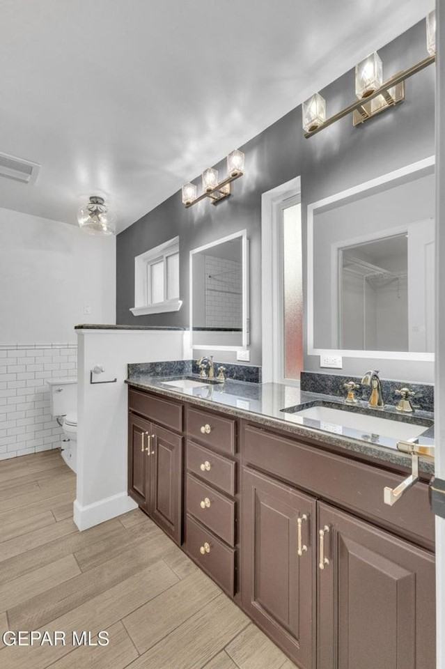 19004 Bremerton Dr - Photo 4 of 50