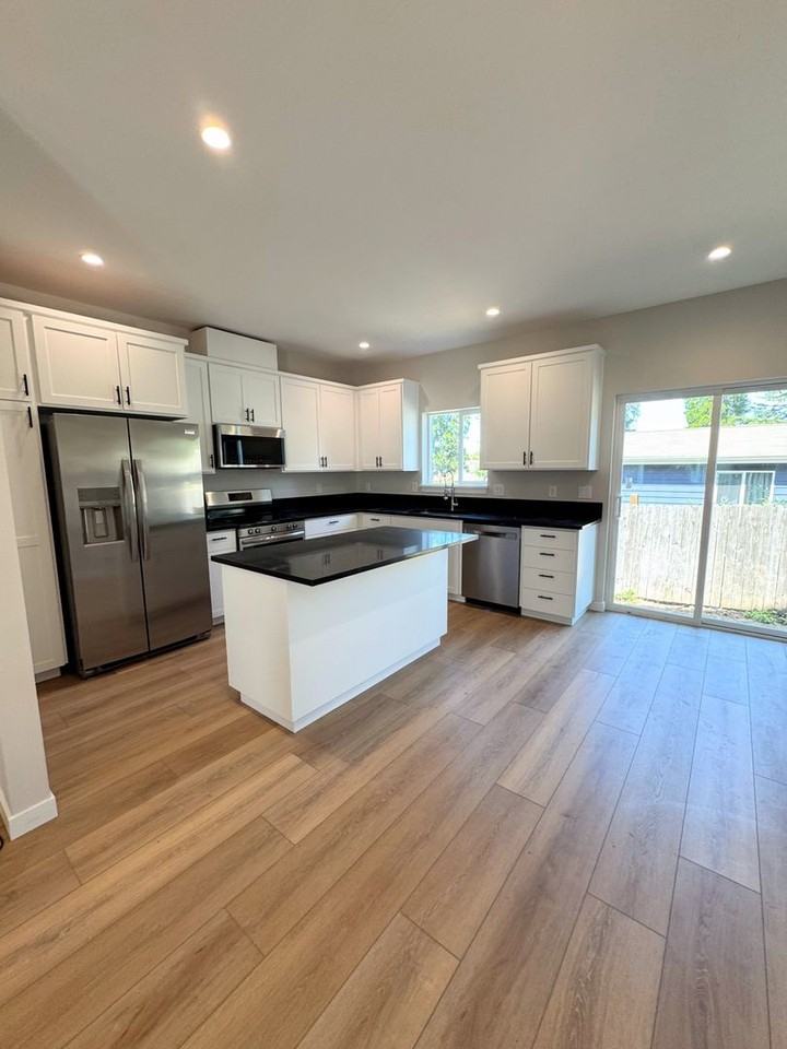 13822 Se Oatfield Rd - Photo 4 of 28