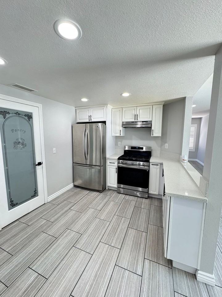 1351 Christobal Ln - Photo 7 of 37