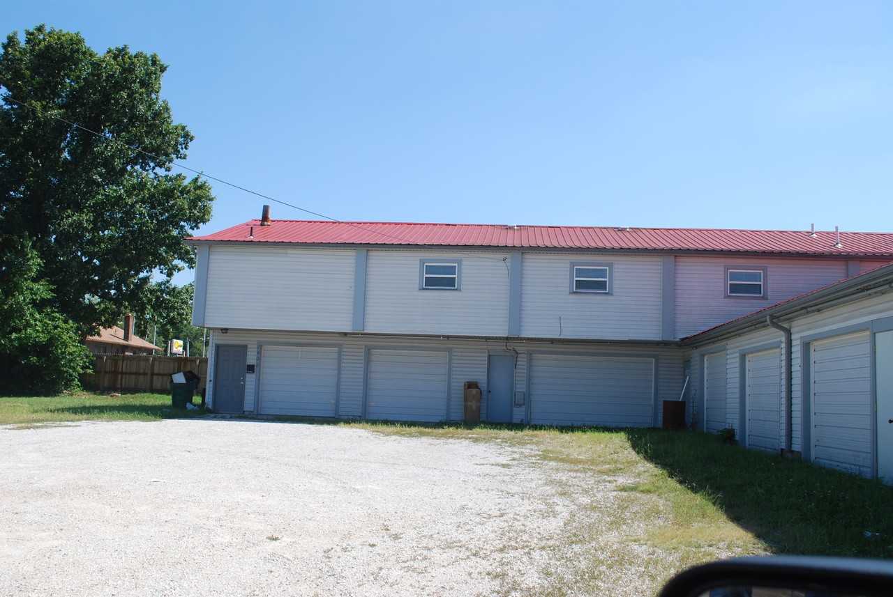 1438 E Olive St - Photo 2 of 5