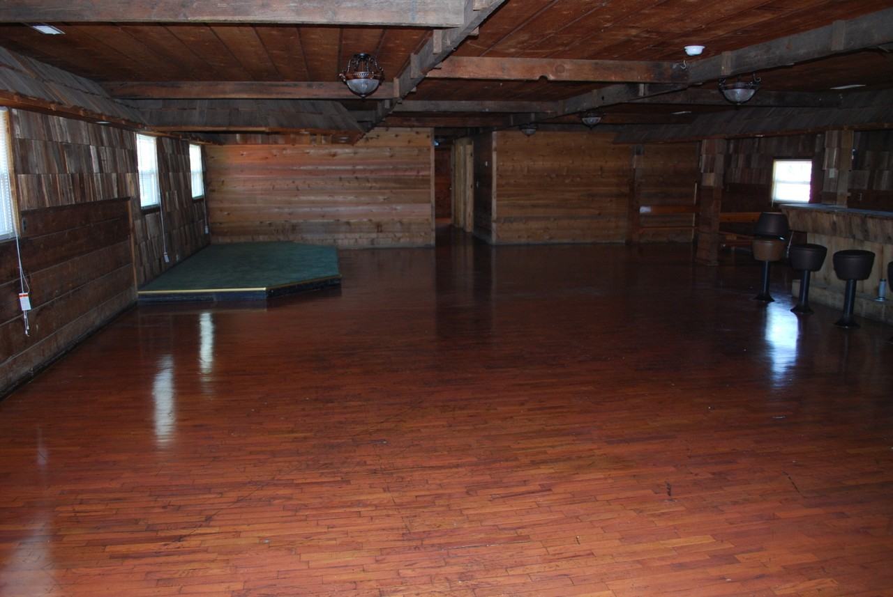 1438 E Olive St - Photo 3 of 5