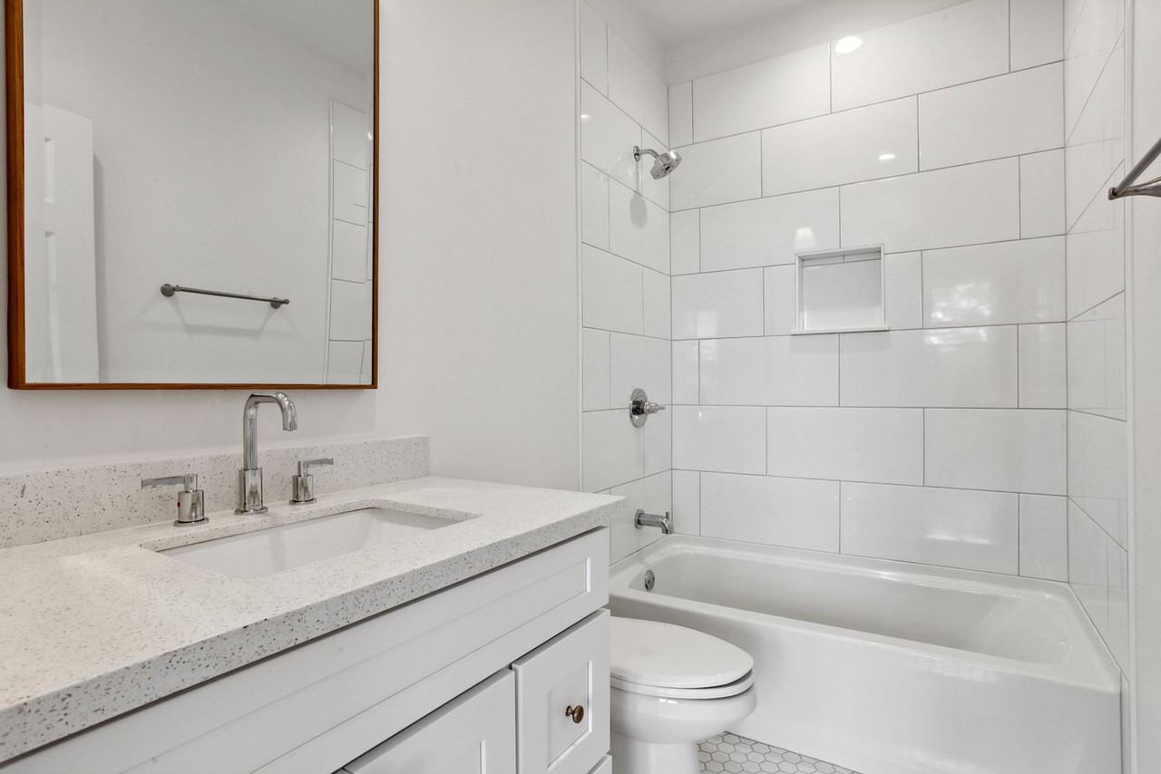 2418 2418 - 2420 Clara Street - 2418 #2418 - Photo 7 of 10