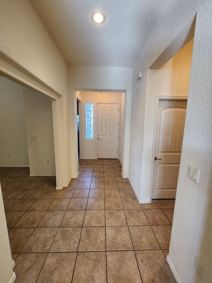 2409 Cortina Mnr - Photo 5 of 39