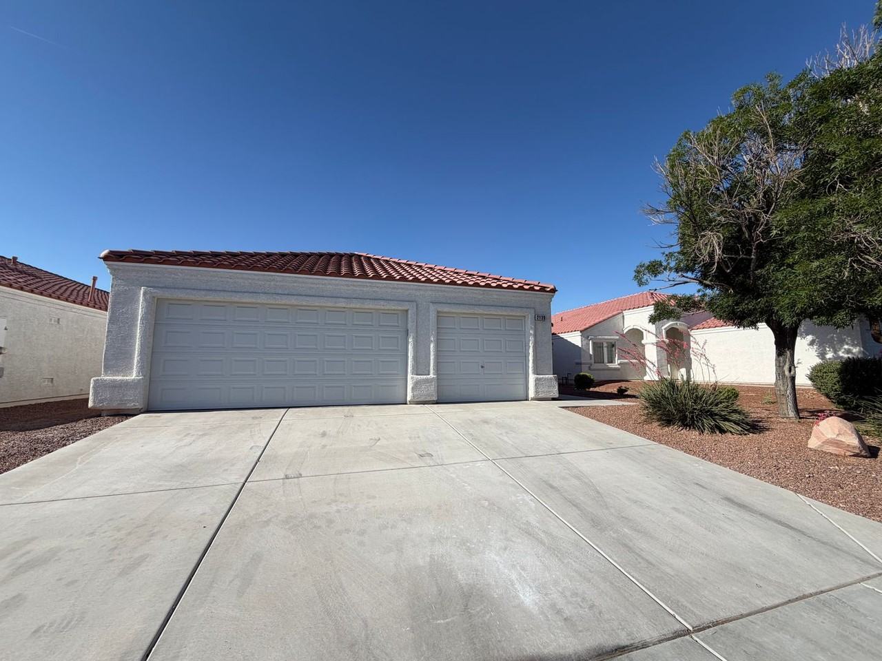 2139 Meadow Green Ave - Photo 2 of 30