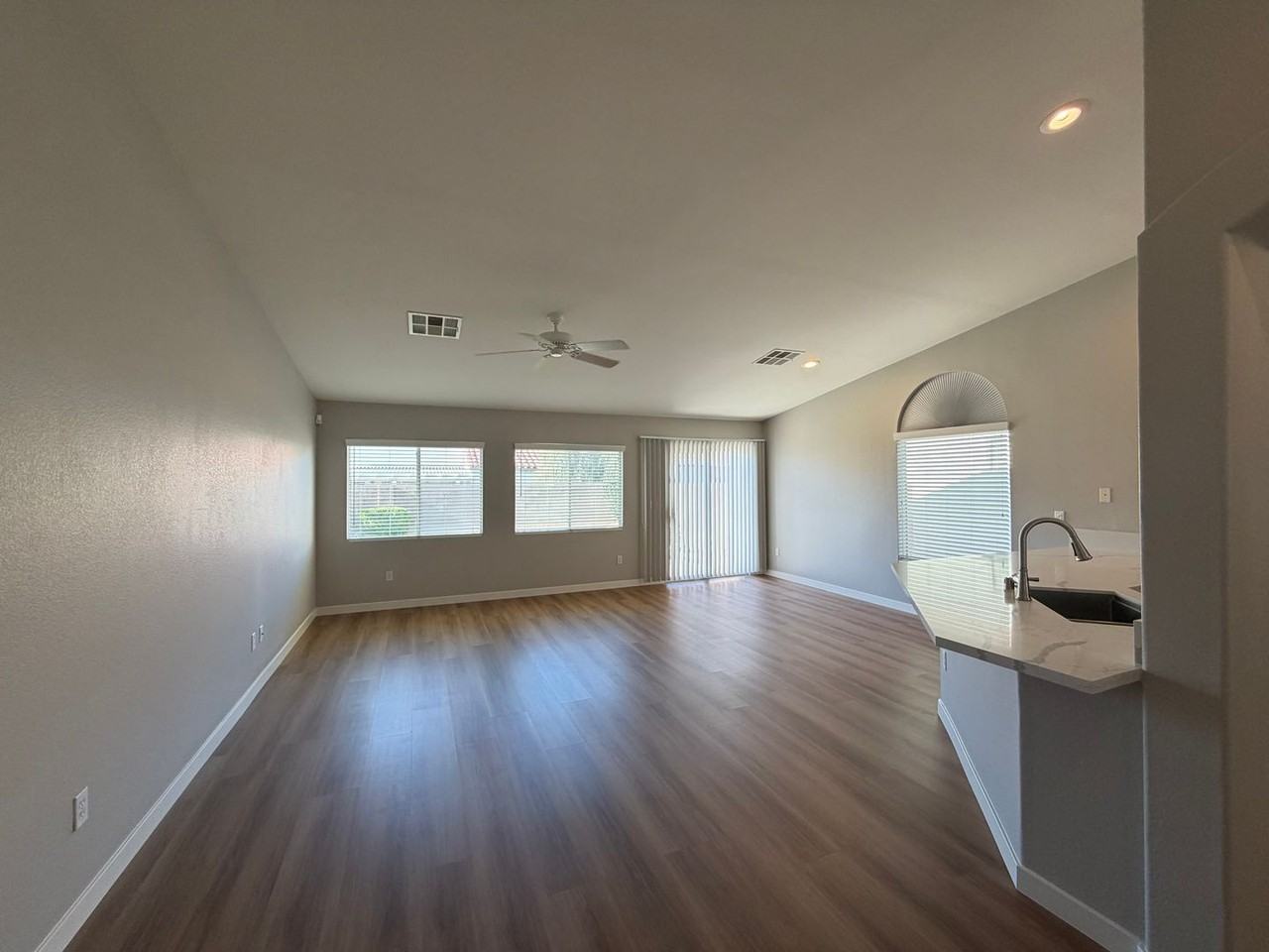 2139 Meadow Green Ave - Photo 6 of 30