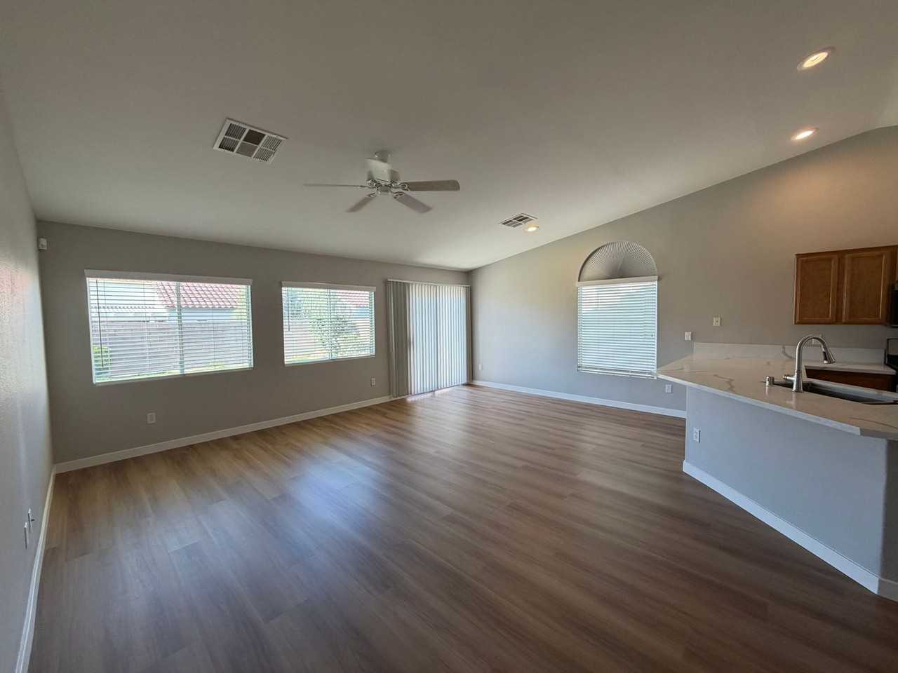 2139 Meadow Green Ave - Photo 7 of 30