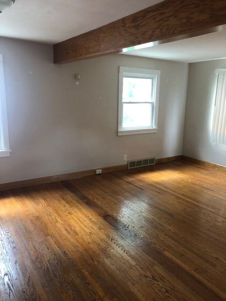 2018 Maple Ave Ne - Photo 4 of 8