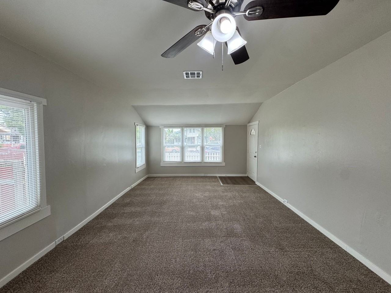 2022 Maple Ave - Photo 4 of 11
