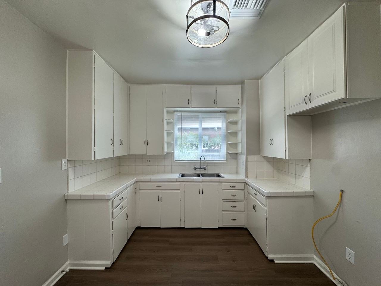 2022 Maple Ave - Photo 5 of 11