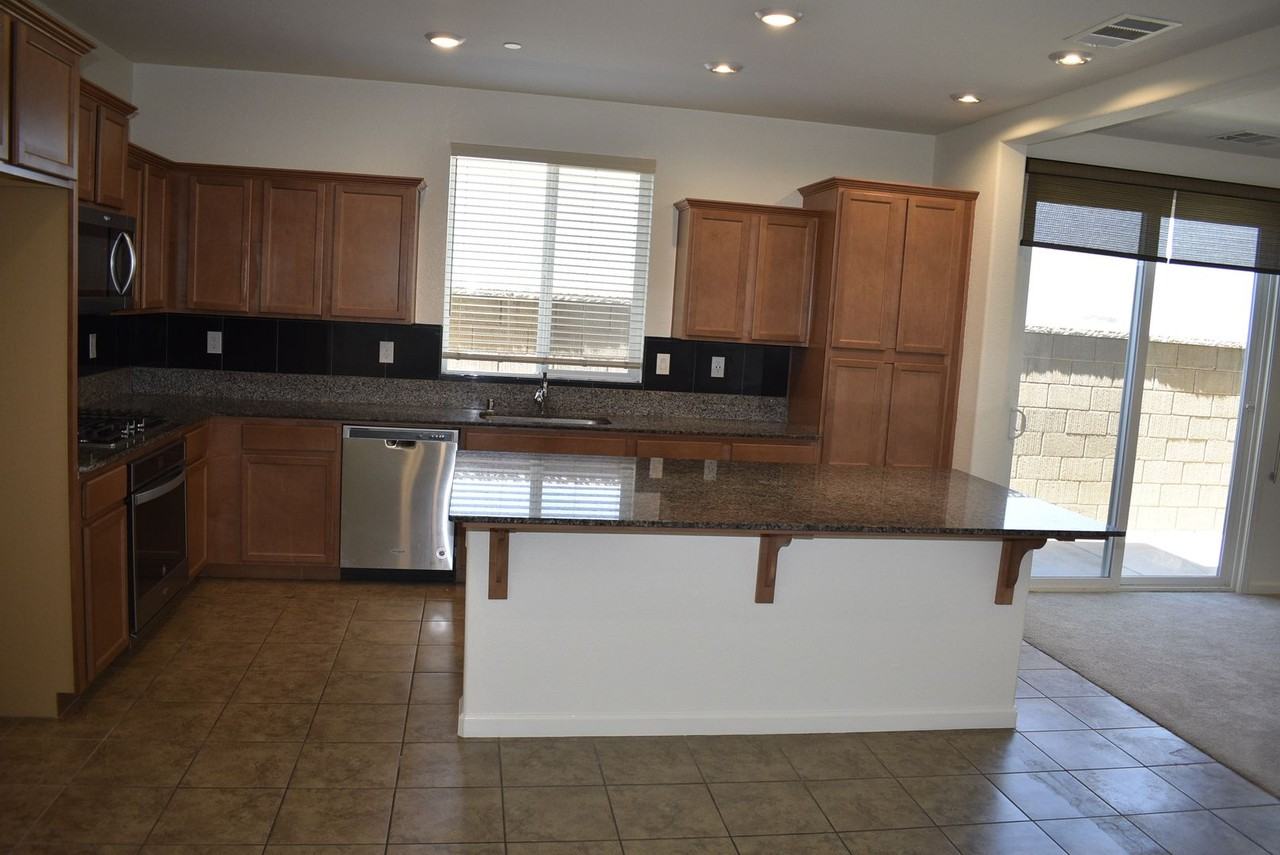1655 Lion St - Photo 6 of 19