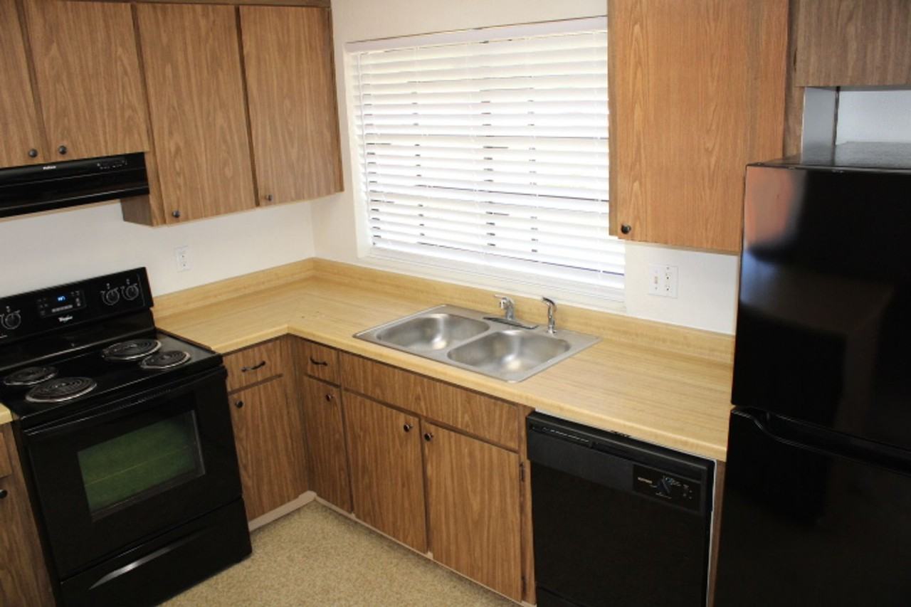 821 Shelley St - Photo 2 of 39