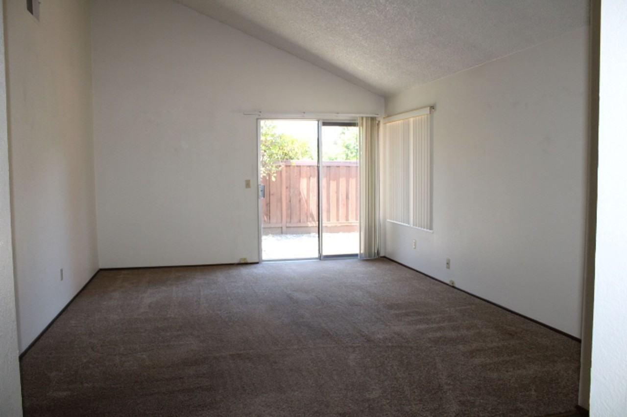 821 Shelley St - Photo 4 of 39