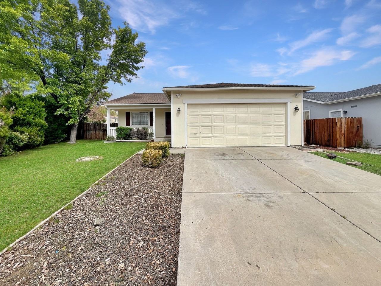 10025 Shooting Star Ct - Photo 2 of 24
