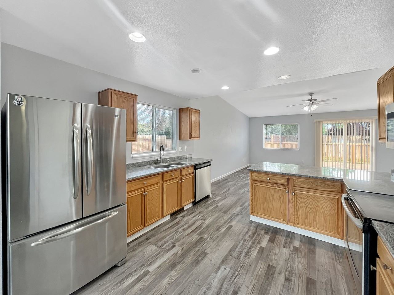 10025 Shooting Star Ct - Photo 5 of 24