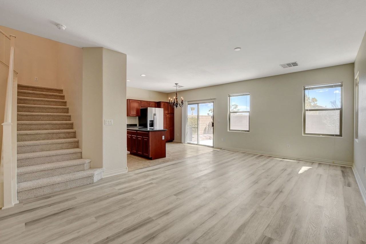 10649 Tuckermans Ave - Photo 4 of 50