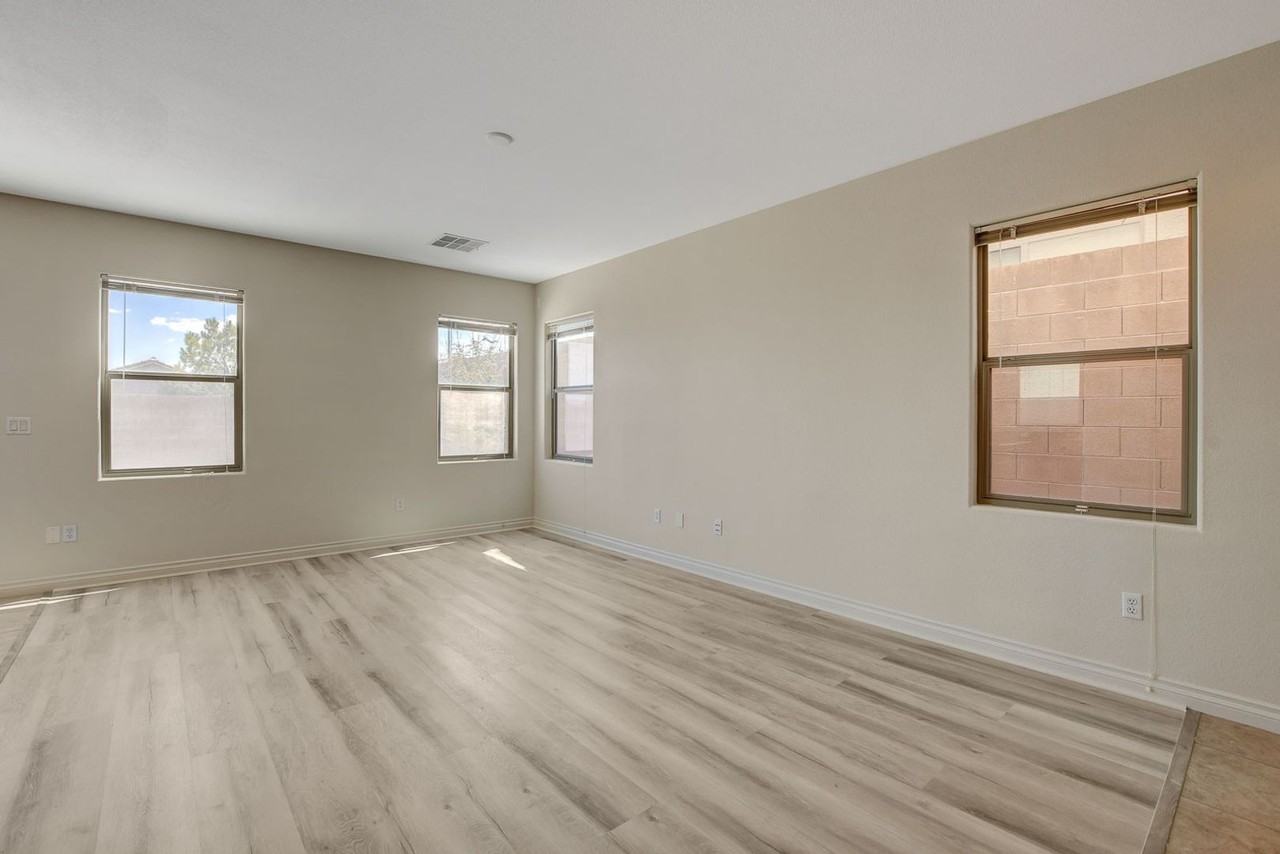 10649 Tuckermans Ave - Photo 5 of 50