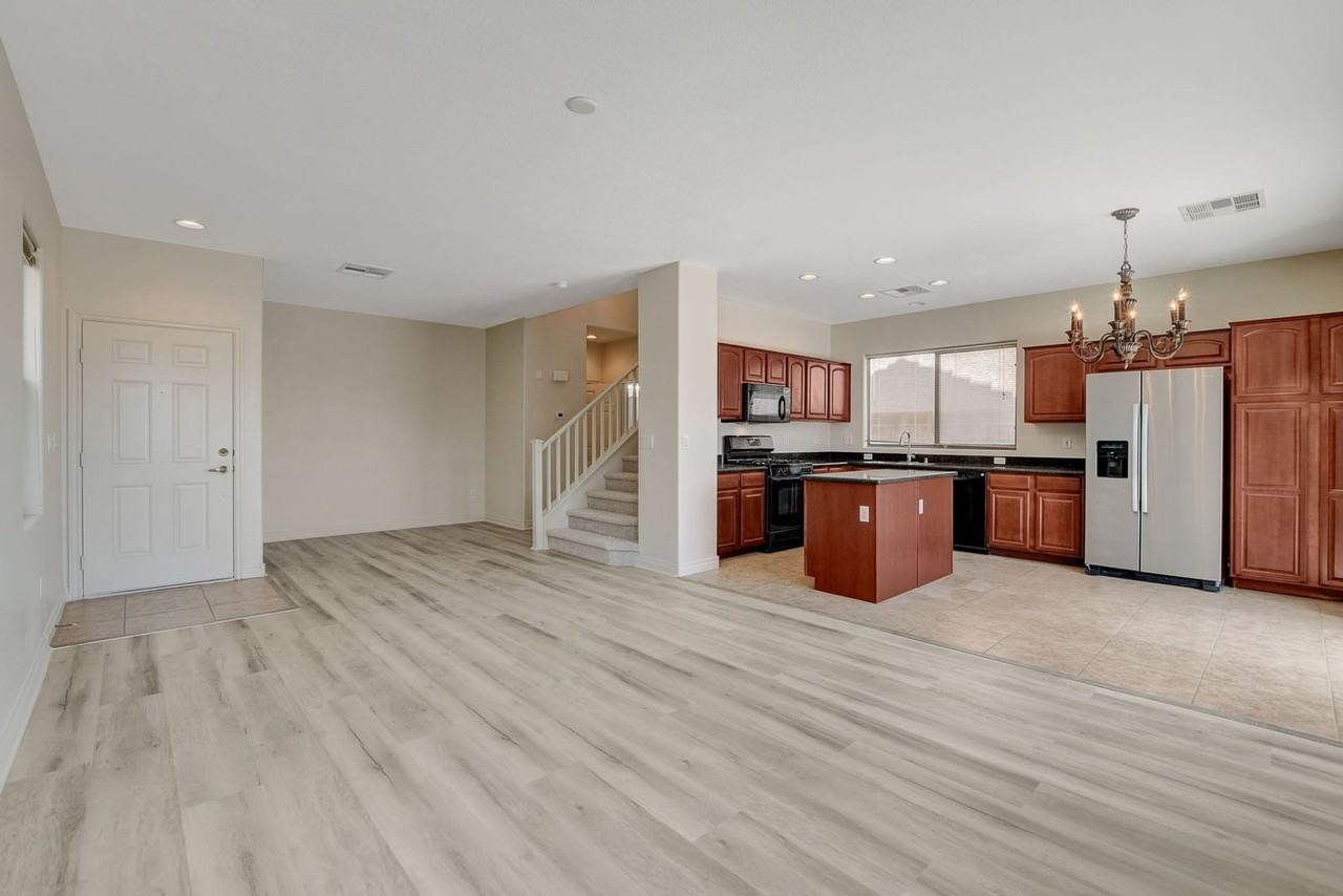 10649 Tuckermans Ave - Photo 7 of 50